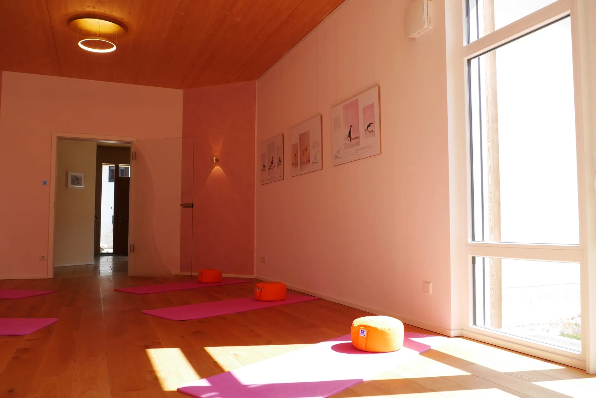 Der Yogaraum von der Fensterseite