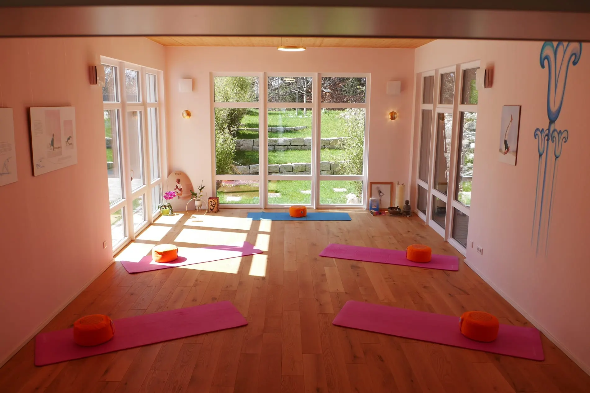 Der Yogaraum in Längsrichtung